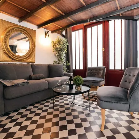 Architect's Triplex - Marais Apartment *